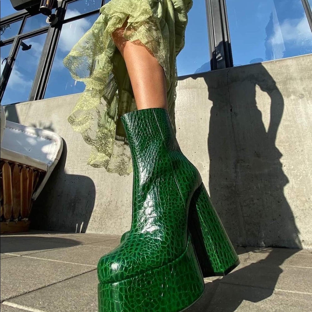 8.5 | Jeffrey Campbell Widow Boot in Green Gator.